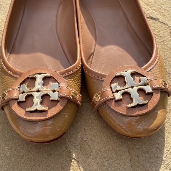 Tory Burch patent tan flats - Picture 11 of 12